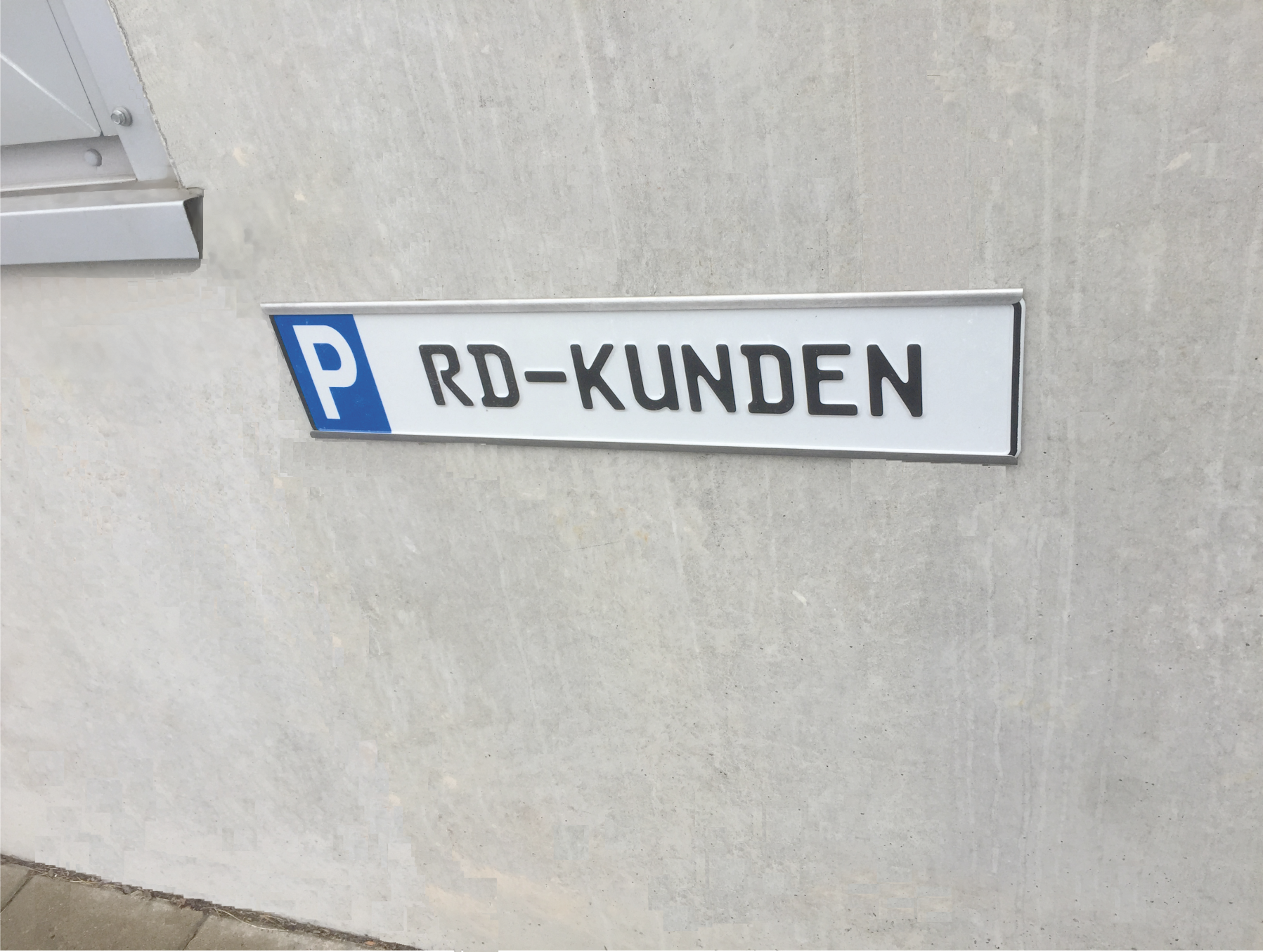 Parkschild- Halterung für Wandbefestigung aus Edelstahl für KFZ – Schild/Kennzeichen